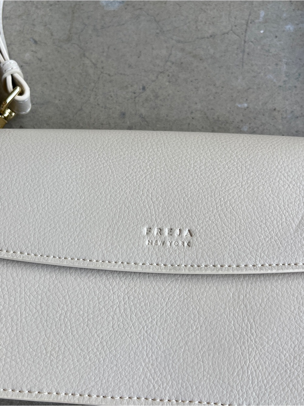 Freja New York Cream Shoulder Bag - Picture 3 of 10